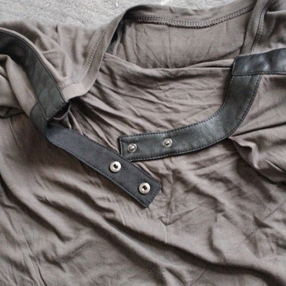 Window Back Slouchy Gray Tee, Faux Leather Neck Strap - Picture 5 of 8